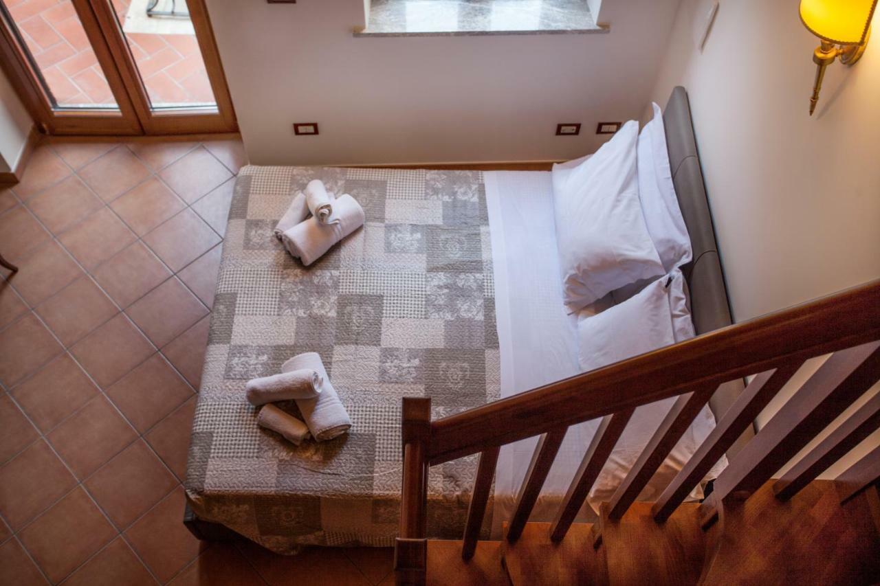 Appartement Tina House - Il Cortile Nel Centro Storico Di Taormine Extérieur photo