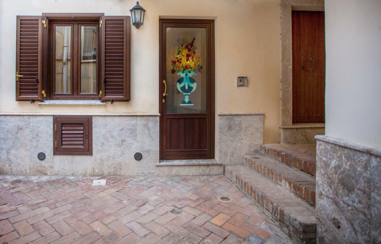 Appartement Tina House - Il Cortile Nel Centro Storico Di Taormine Extérieur photo